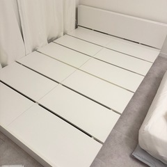 ベッドフレーム　セミダブル　ホワイト　ローベッド　すのこの画像