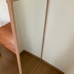 IKEAの大きい鏡（縦160cm横70cm）の画像