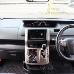 70系トヨタノア　Siレイティッシュ　後席モニター　ウーファーの画像