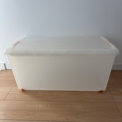 コロ付き衣装ケースの画像