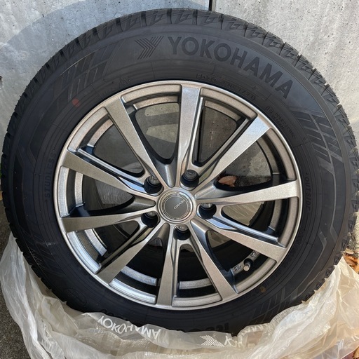 未使用に近い、スタッドレスタイヤ、ホイール付、205/60R16、４本セット