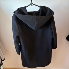 フード付きロングコートの画像