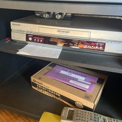 ブラウン管テレビとビデオデッキの画像