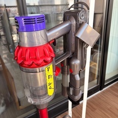 【美品】ダイソンコードレス掃除機　V10 スタンド付きの画像