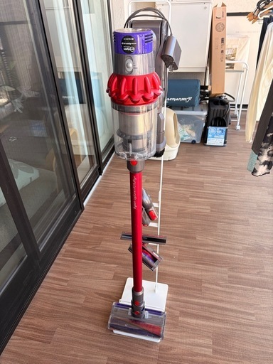 【美品】ダイソンコードレス掃除機　V10 スタンド付き