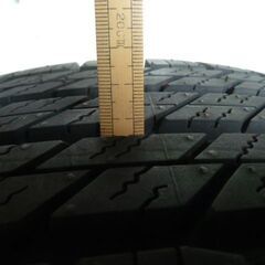 【未使用】新車外し品 トヨタ ランドクルーザー 70用 ダンロップ スタッドレスタイヤ 265/70R16 112S 16インチ 5穴 山残 約9mmの画像