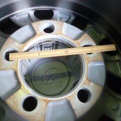 【未使用】新車外し品 トヨタ ランドクルーザー 70用 ダンロップ スタッドレスタイヤ 265/70R16 112S 16インチ 5穴 山残 約9mmの画像