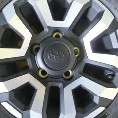 【未使用】新車外し品 トヨタ ランドクルーザー 70用 ダンロップ スタッドレスタイヤ 265/70R16 112S 16インチ 5穴 山残 約9mmの画像