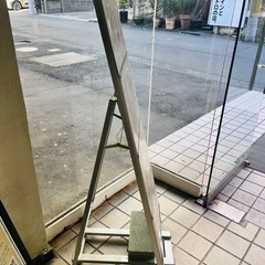 【シルバー】A3サイズ カードケーススタンド看板の画像