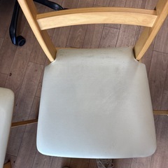 回転式ダイニングチェアの画像