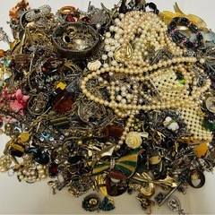 イミテーション　アクセサリー　買取してます！の画像