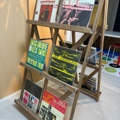 商品展示用イーゼル（棚・木製）の画像