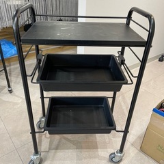 ワゴン　美容院　4つ　今週中の画像