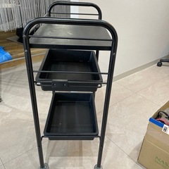 ワゴン　美容院　4つ　今週中の画像