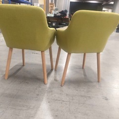 黄色のおしゃれなダイニングチェア2脚の画像