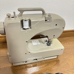 VERSOS ベルソス コンパクト電動ミシン ベージュ VS-H019の画像