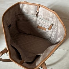 マイケルコースのカバンの画像