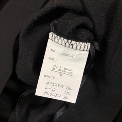 Sureve ブラック Vネック ワンピースの画像