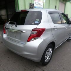 利息、手数料等一切なしの自社ローン対応。H２８ヴィッツ１３Ｆ　ナビ　ＥＴＣ　Ｂカメラ　ディーラー車　実質ワンオーナー　走行２７１００キロ。の画像