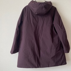 ユニクロのハイブリッドダウンショートコートの画像