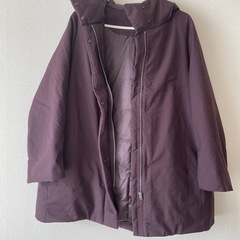 ユニクロのハイブリッドダウンショートコートの画像