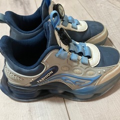 キッズ　スニーカー　19センチの画像