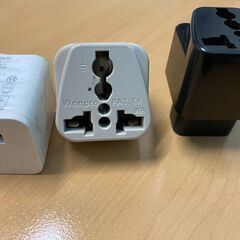 Assorted plugs and adaptersの画像