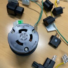 Assorted plugs and adaptersの画像