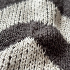 futafuta ジグザグニットセーター　90センチの画像