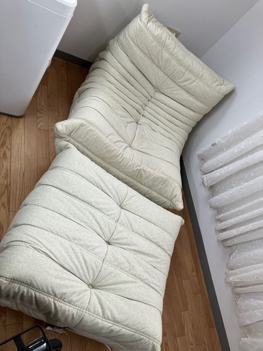 【50周年記念カラー】ligne roset TOGO（リーンロゼ トーゴ）ソファ  ベージュ　パフセット