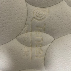 ダブルのベッドマットレスの画像