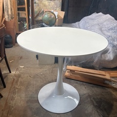 チューリップテーブル（ホワイト）直径80cm／高さ73cmの画像