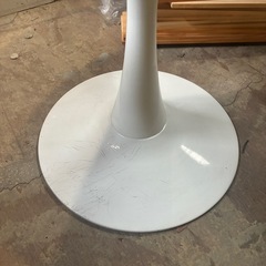 チューリップテーブル（ホワイト）直径80cm／高さ73cmの画像