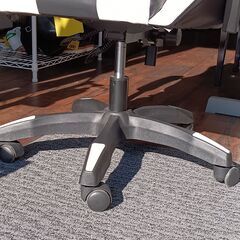 New Boy ゲーミングチェア　サイズ（約）幅69×奥53×高106　　■近隣配送無料 買取GO‼　栄和店の画像