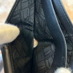 ダンヒルdunhill二つ折り財布 折財布 さいふ サイフ walletコンパクトウォレット小銭入れアリ 小銭入れ有 小銭入れあり 小銭入れ付きblack ブラック　黒色系 無地ロゴ レザー保存袋 箱 冊子カード類スペイン製メンズmen’s男性用紳士の画像