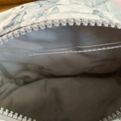 軽くて大容量なポーチの画像