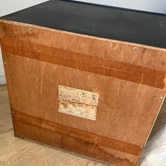 古い東芝のテレビ台の画像