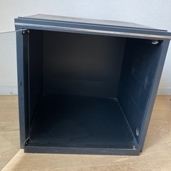 古い東芝のテレビ台の画像