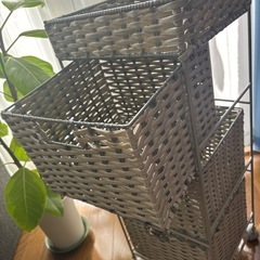 グレー　キャスター付き収納ボックス　の画像