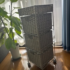 グレー　キャスター付き収納ボックス　の画像