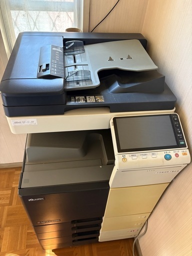 カラー複合機　　
彩色複合機