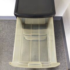 △ SOFIA ソフィア ストッカーSF-3 クリアーボックス 衣類収納 3段 キャスター付き 巾33×奥行44×高69cm メーカー不明 汚れ、キズありの画像