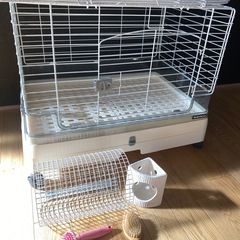 ケージだけで半額以下　うさぎ　チンチラ　小動物用　ケージ　三晃　SANKO イージーホームネクスト70 サークル　チモシー入れ　ブラシ　トンネル　かじり木　飼育セットの画像