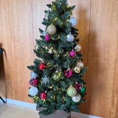 オシャレなクリスマスツリー🎄電球＋オーナメント付き140cmくらいの画像