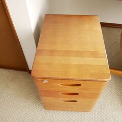 カリモク　袖机の画像