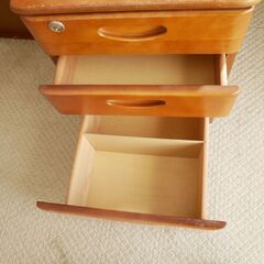 カリモク　袖机の画像