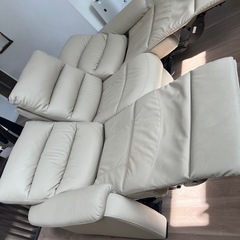 【美品・保証付】ニトリ　3人掛け電動合皮テーブル付きリクライニングソファ(Nビリーバ 抗ウイルスNシールドBE)の画像