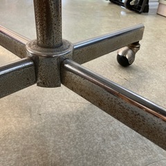 サ2511-463 ヴィンテージファブリック風 カウンターチェア グレー 総柄 ① キズ汚れサビ有りの画像