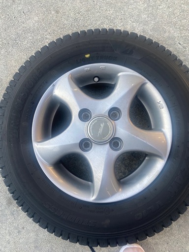 【美品】ブリヂストンスタッドレスタイヤとホイール４本セット