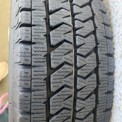 【美品】ブリヂストンスタッドレスタイヤとホイール４本セットの画像